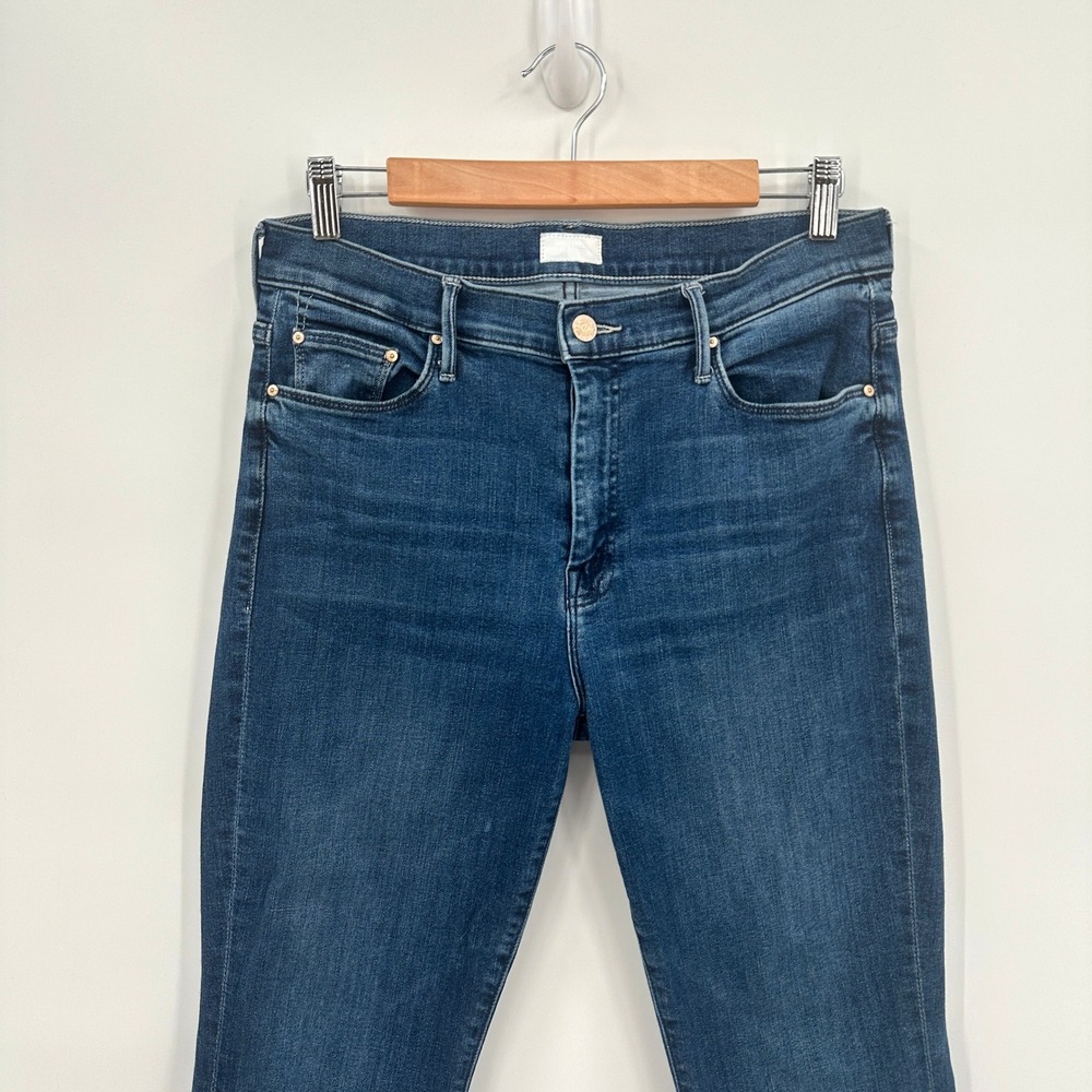 MOTHER The Weekender Fray Jeans Blue Flare Raw Hem Size 31 Going the Extra Mile - Picture 2 of 9